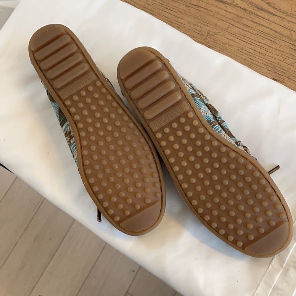 MINNETONKA SOUTHWESTERN MOTIF MOCASSINS.  … - Picture 5 of 8